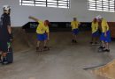 Jovens do CASA Juquiá realizam manobras no Rajas Skatepark